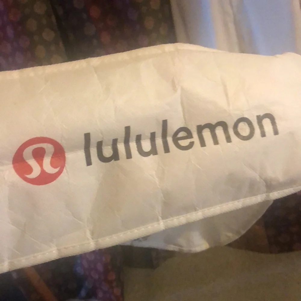 Lululemon 2 large totes snap close good clean condition